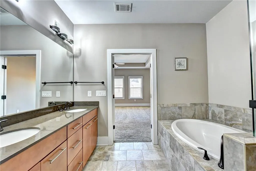 203 Alderwood Point, Atlanta, Georgia 30328, 3 Bedrooms Bedrooms, ,3 BathroomsBathrooms,Residential,Sold,203 Alderwood Point,6673414
