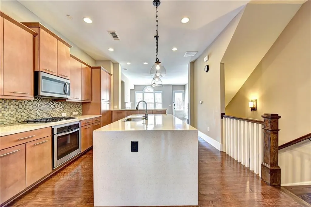 203 Alderwood Point, Atlanta, Georgia 30328, 3 Bedrooms Bedrooms, ,3 BathroomsBathrooms,Residential,Sold,203 Alderwood Point,6673414