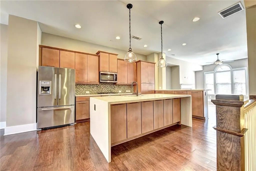 203 Alderwood Point, Atlanta, Georgia 30328, 3 Bedrooms Bedrooms, ,3 BathroomsBathrooms,Residential,Sold,203 Alderwood Point,6673414