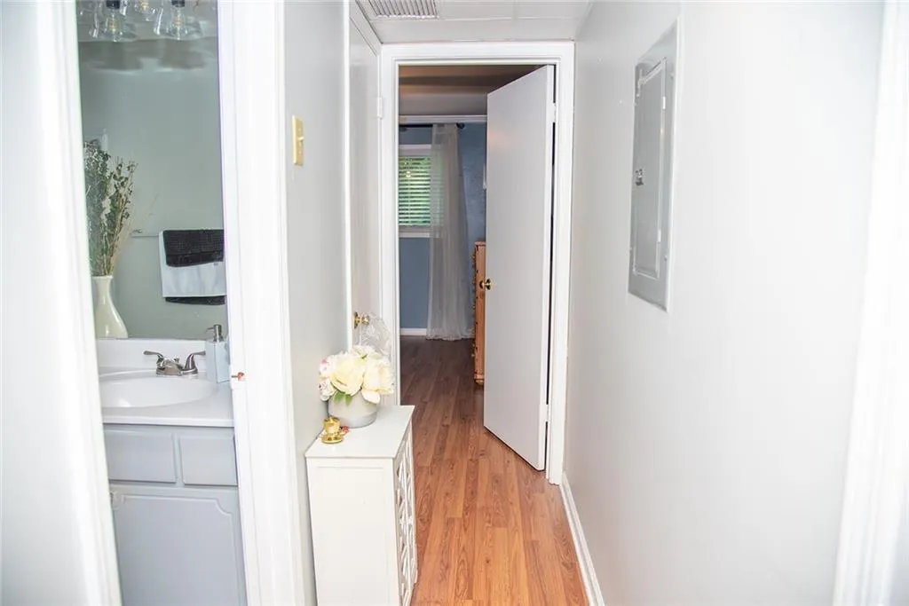 5400 Roswell Road Unit H1, Atlanta, Georgia 30342, 2 Bedrooms Bedrooms, ,1 BathroomBathrooms,Residential,Sold,5400 Roswell Road Unit H1,6860927