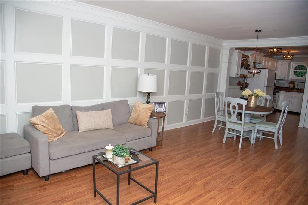5400 Roswell Road Unit H1, Atlanta, Georgia 30342, 2 Bedrooms Bedrooms, ,1 BathroomBathrooms,Residential,Sold,5400 Roswell Road Unit H1,6860927