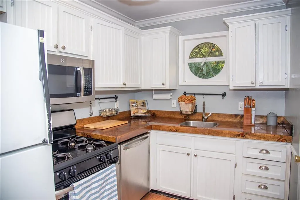 5400 Roswell Road Unit H1, Atlanta, Georgia 30342, 2 Bedrooms Bedrooms, ,1 BathroomBathrooms,Residential,Sold,5400 Roswell Road Unit H1,6860927