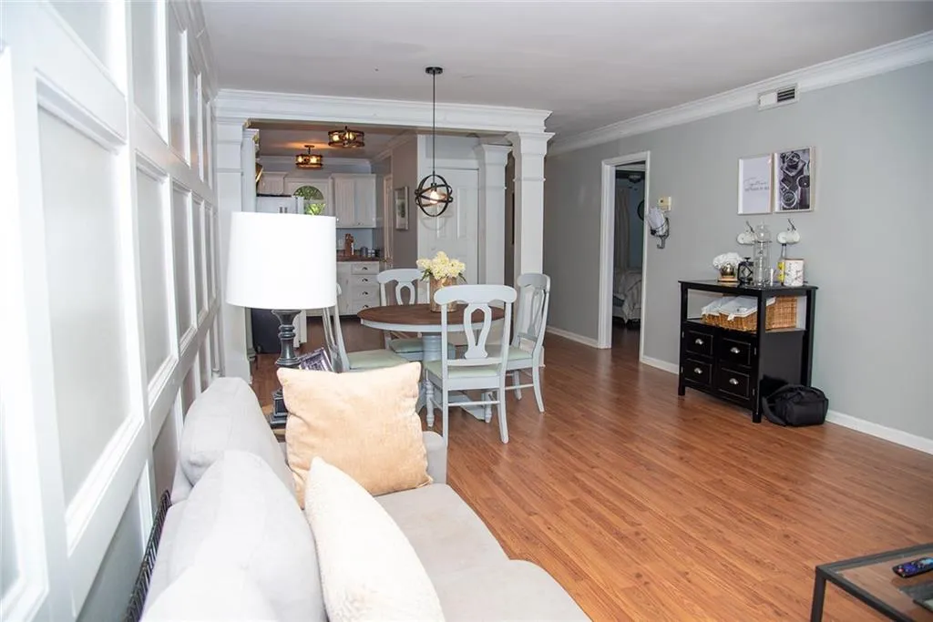 5400 Roswell Road Unit H1, Atlanta, Georgia 30342, 2 Bedrooms Bedrooms, ,1 BathroomBathrooms,Residential,Sold,5400 Roswell Road Unit H1,6860927