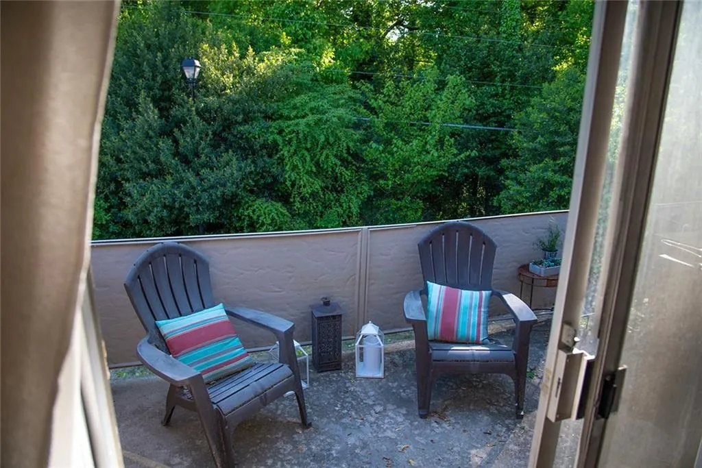 5400 Roswell Road Unit H1, Atlanta, Georgia 30342, 2 Bedrooms Bedrooms, ,1 BathroomBathrooms,Residential,Sold,5400 Roswell Road Unit H1,6860927