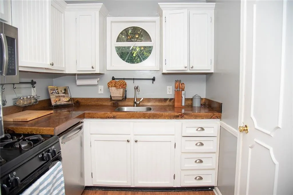 5400 Roswell Road Unit H1, Atlanta, Georgia 30342, 2 Bedrooms Bedrooms, ,1 BathroomBathrooms,Residential,Sold,5400 Roswell Road Unit H1,6860927