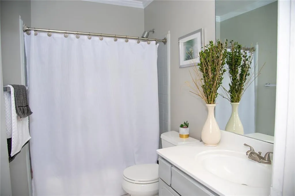 5400 Roswell Road Unit H1, Atlanta, Georgia 30342, 2 Bedrooms Bedrooms, ,1 BathroomBathrooms,Residential,Sold,5400 Roswell Road Unit H1,6860927