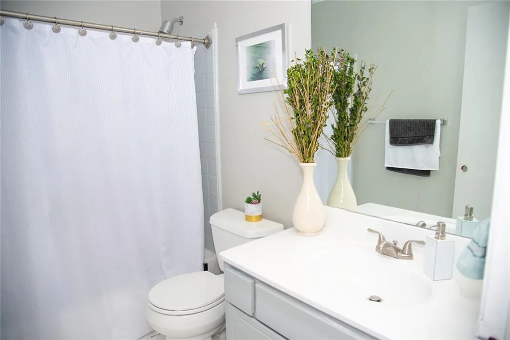 5400 Roswell Road Unit H1, Atlanta, Georgia 30342, 2 Bedrooms Bedrooms, ,1 BathroomBathrooms,Residential,Sold,5400 Roswell Road Unit H1,6860927