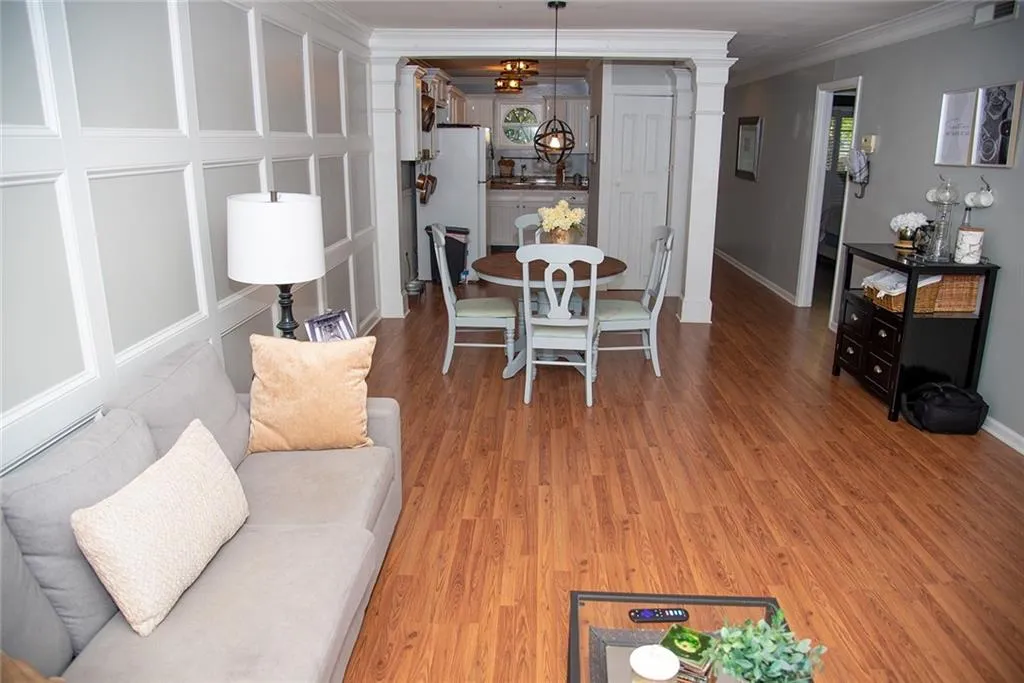 5400 Roswell Road Unit H1, Atlanta, Georgia 30342, 2 Bedrooms Bedrooms, ,1 BathroomBathrooms,Residential,Sold,5400 Roswell Road Unit H1,6860927