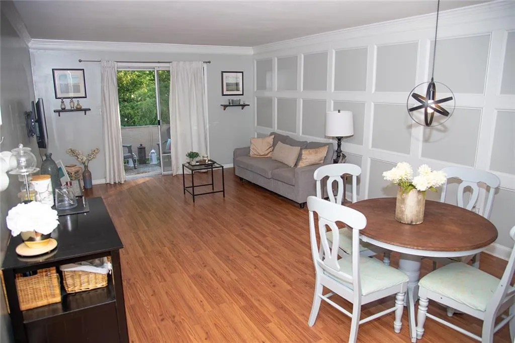 5400 Roswell Road Unit H1, Atlanta, Georgia 30342, 2 Bedrooms Bedrooms, ,1 BathroomBathrooms,Residential,Sold,5400 Roswell Road Unit H1,6860927