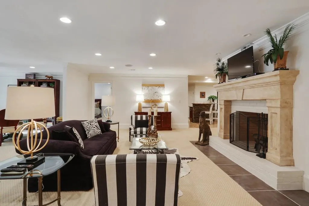 890 Marseilles Drive, Sandy Springs, Georgia 30327, 6 Bedrooms Bedrooms, ,7 BathroomsBathrooms,Residential,Sold,890 Marseilles Drive,6102512