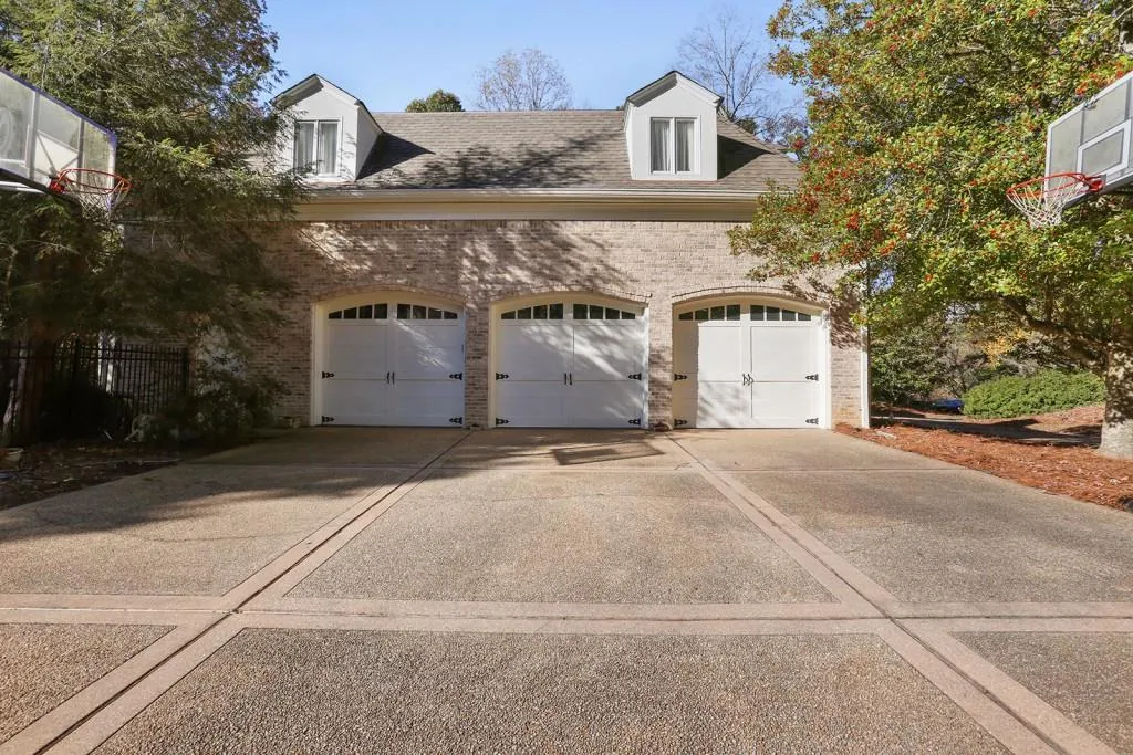 890 Marseilles Drive, Sandy Springs, Georgia 30327, 6 Bedrooms Bedrooms, ,7 BathroomsBathrooms,Residential,Sold,890 Marseilles Drive,6102512