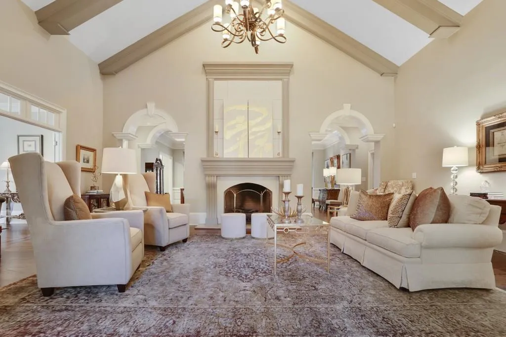 890 Marseilles Drive, Sandy Springs, Georgia 30327, 6 Bedrooms Bedrooms, ,7 BathroomsBathrooms,Residential,Sold,890 Marseilles Drive,6102512