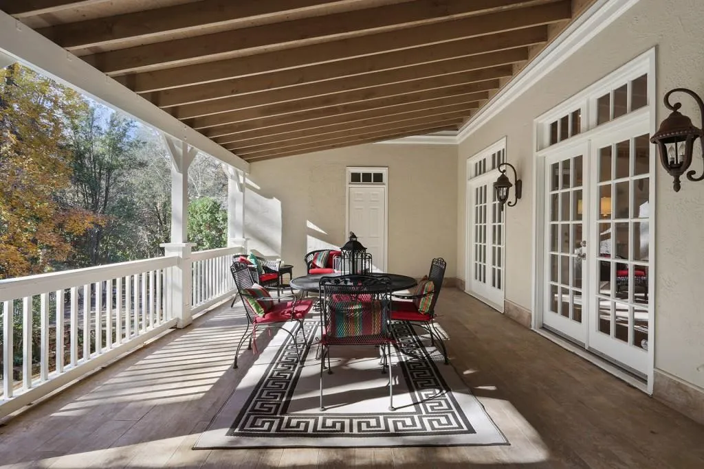 890 Marseilles Drive, Sandy Springs, Georgia 30327, 6 Bedrooms Bedrooms, ,7 BathroomsBathrooms,Residential,Sold,890 Marseilles Drive,6102512