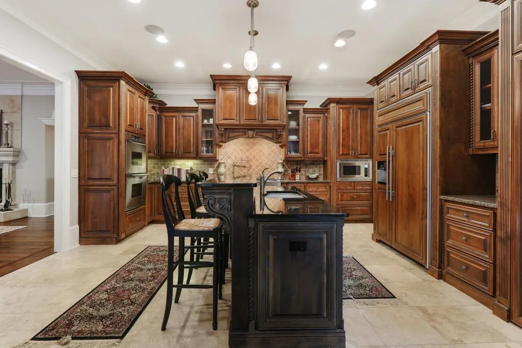 890 Marseilles Drive, Sandy Springs, Georgia 30327, 6 Bedrooms Bedrooms, ,7 BathroomsBathrooms,Residential,Sold,890 Marseilles Drive,6102512