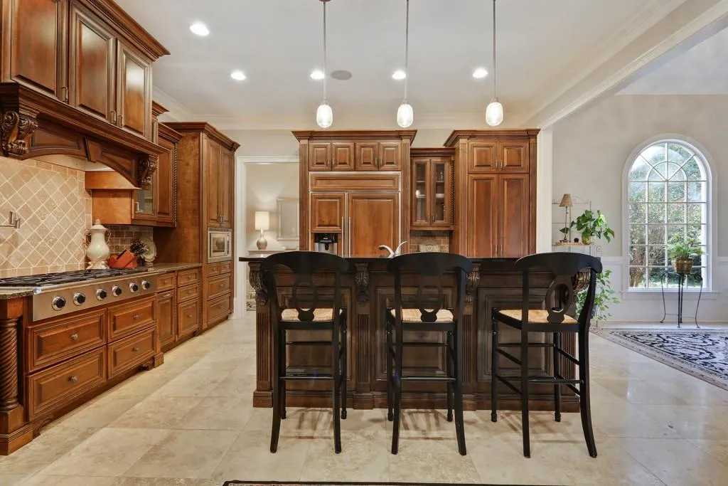 890 Marseilles Drive, Sandy Springs, Georgia 30327, 6 Bedrooms Bedrooms, ,7 BathroomsBathrooms,Residential,Sold,890 Marseilles Drive,6102512