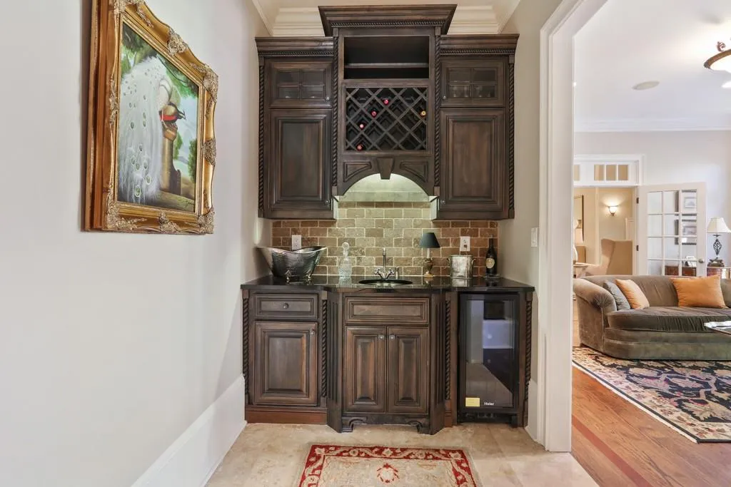 890 Marseilles Drive, Sandy Springs, Georgia 30327, 6 Bedrooms Bedrooms, ,7 BathroomsBathrooms,Residential,Sold,890 Marseilles Drive,6102512