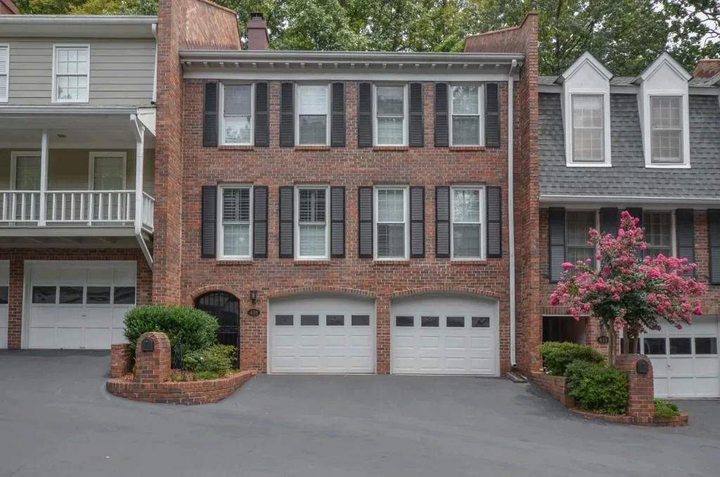 435 The North Chace Ne Unit 435, Atlanta, Georgia 30328, 4 Bedrooms Bedrooms, ,3 BathroomsBathrooms,Residential,Sold,435 The North Chace Ne Unit 435,5581797