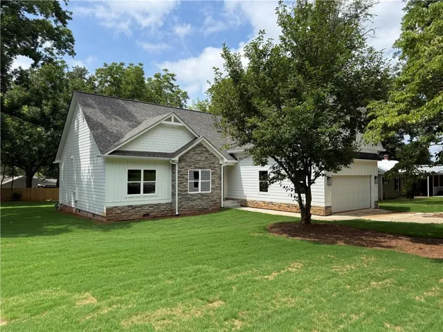 875 Lynn Avenue, Jefferson, Georgia 30549