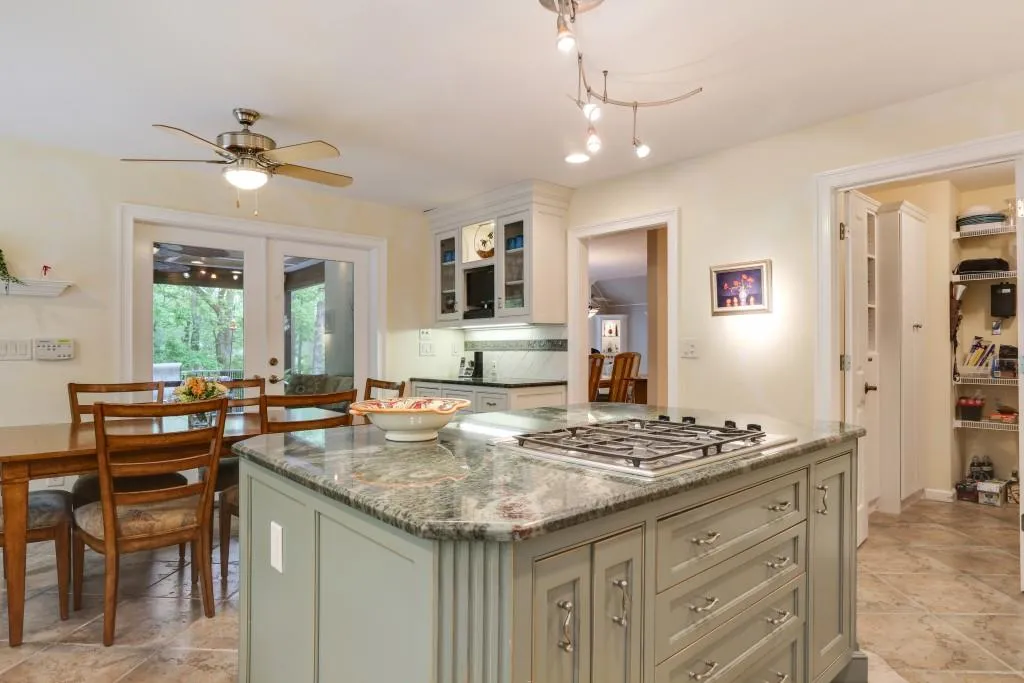 60 Glen Oaks Drive, Sandy Springs, Georgia 30327, 4 Bedrooms Bedrooms, ,4 BathroomsBathrooms,Residential,Sold,60 Glen Oaks Drive,5833767