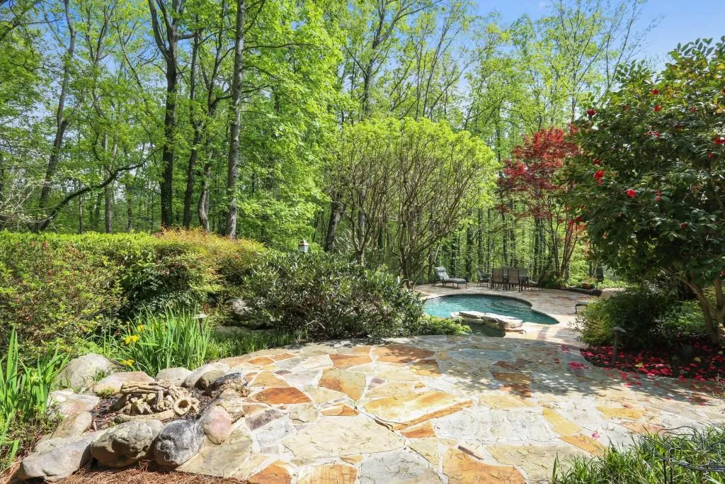 60 Glen Oaks Drive, Sandy Springs, Georgia 30327, 4 Bedrooms Bedrooms, ,4 BathroomsBathrooms,Residential,Sold,60 Glen Oaks Drive,5833767