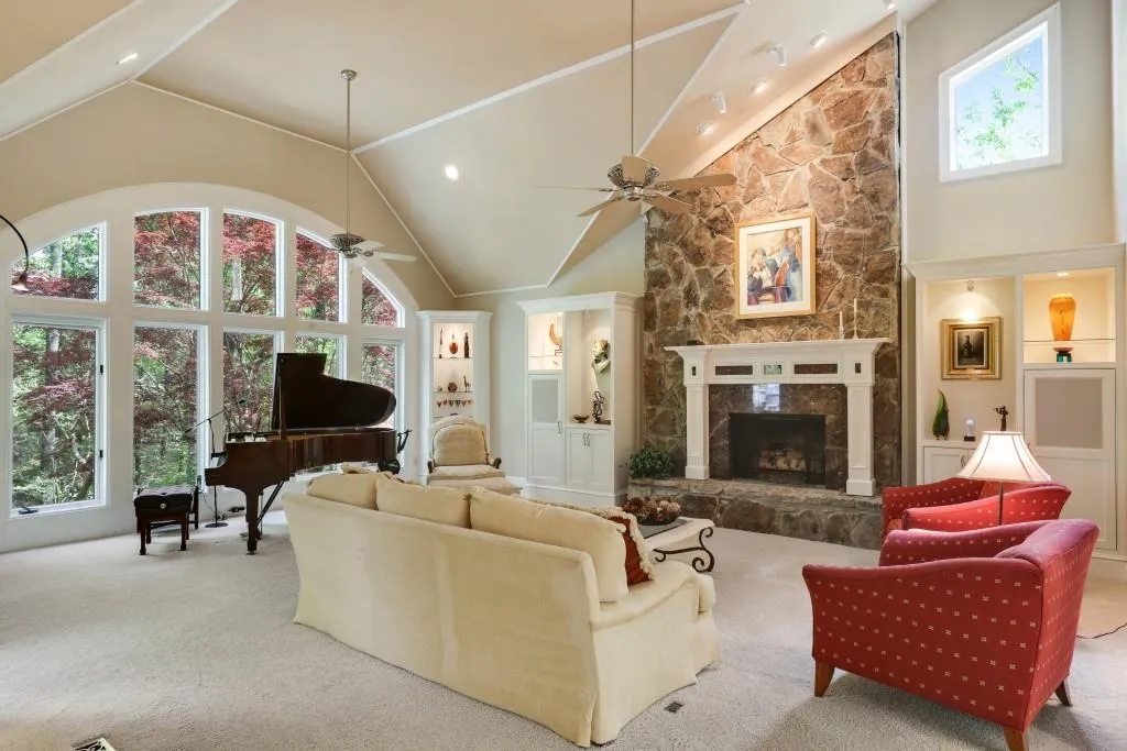 60 Glen Oaks Drive, Sandy Springs, Georgia 30327, 4 Bedrooms Bedrooms, ,4 BathroomsBathrooms,Residential,Sold,60 Glen Oaks Drive,5833767