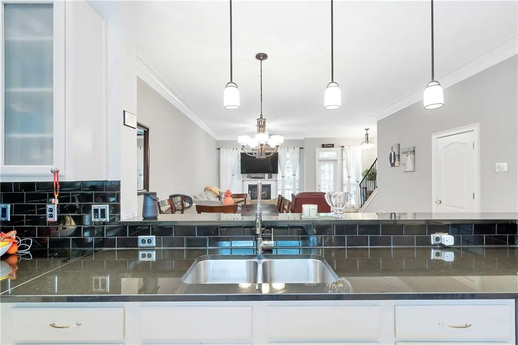 172 Peachtree Hollow Court, Sandy Springs, Georgia 30328, 2 Bedrooms Bedrooms, ,2 BathroomsBathrooms,Residential,Sold,172 Peachtree Hollow Court,7219219