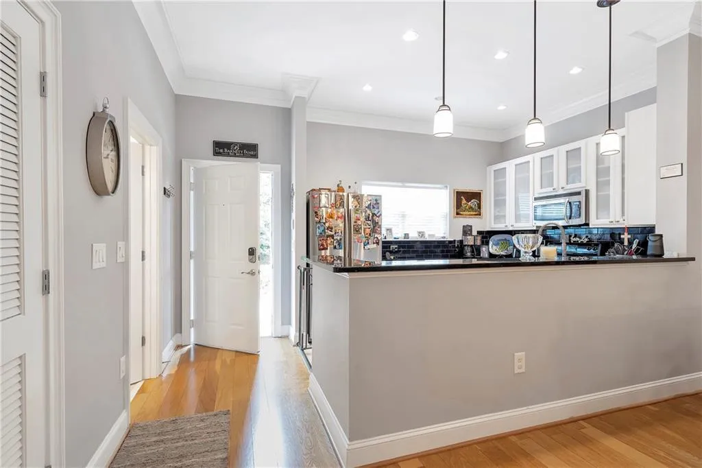 172 Peachtree Hollow Court, Sandy Springs, Georgia 30328, 2 Bedrooms Bedrooms, ,2 BathroomsBathrooms,Residential,Sold,172 Peachtree Hollow Court,7219219