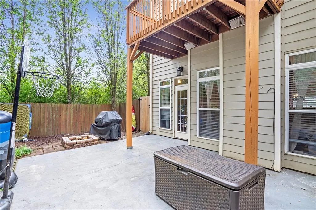 172 Peachtree Hollow Court, Sandy Springs, Georgia 30328, 2 Bedrooms Bedrooms, ,2 BathroomsBathrooms,Residential,Sold,172 Peachtree Hollow Court,7219219