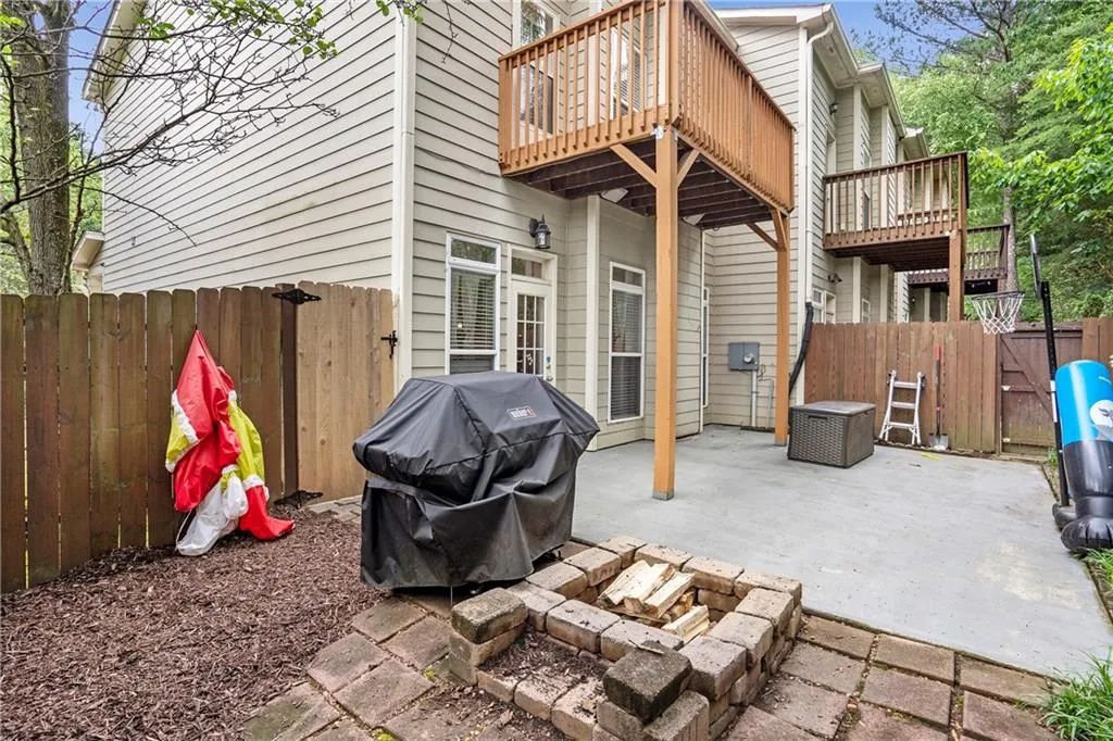 172 Peachtree Hollow Court, Sandy Springs, Georgia 30328, 2 Bedrooms Bedrooms, ,2 BathroomsBathrooms,Residential,Sold,172 Peachtree Hollow Court,7219219