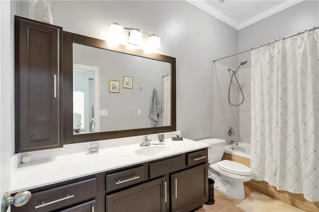 172 Peachtree Hollow Court, Sandy Springs, Georgia 30328, 2 Bedrooms Bedrooms, ,2 BathroomsBathrooms,Residential,Sold,172 Peachtree Hollow Court,7219219