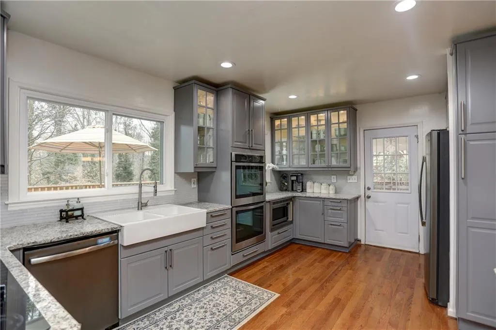 475 Forest Hills Drive, Atlanta, Georgia 30342, 3 Bedrooms Bedrooms, ,2 BathroomsBathrooms,Residential,Sold,475 Forest Hills Drive,6515041