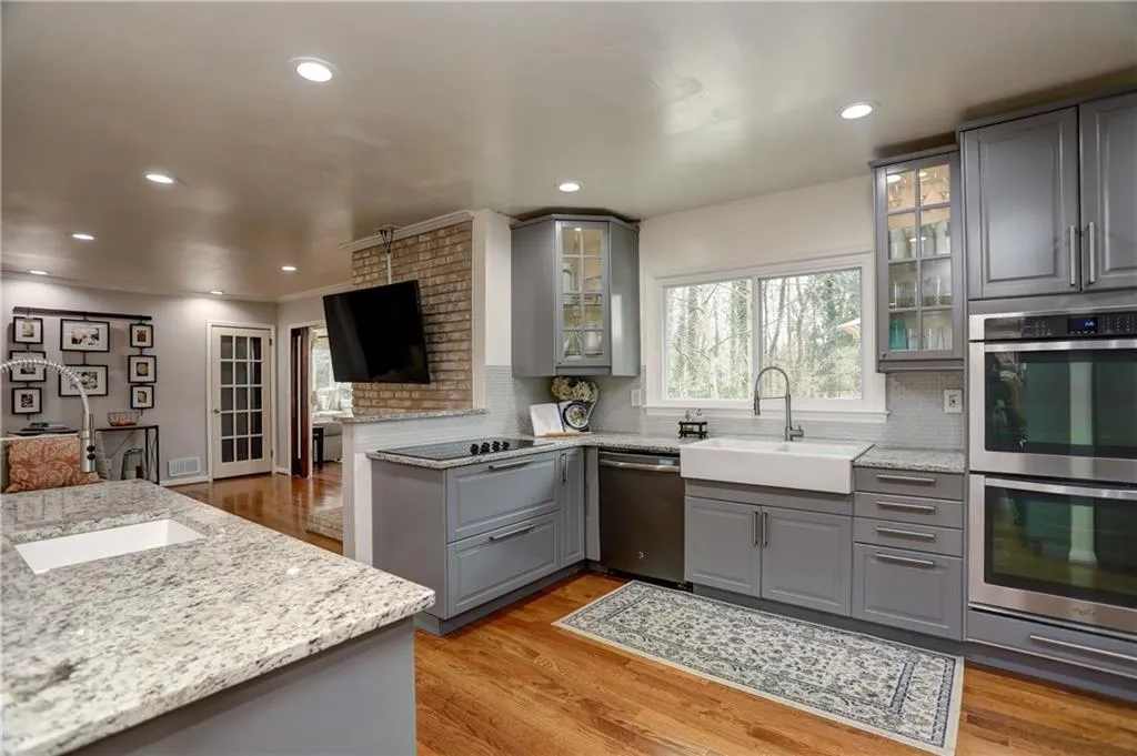 475 Forest Hills Drive, Atlanta, Georgia 30342, 3 Bedrooms Bedrooms, ,2 BathroomsBathrooms,Residential,Sold,475 Forest Hills Drive,6515041
