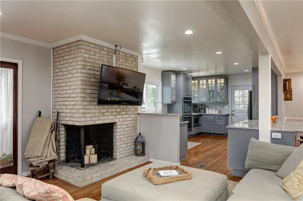 475 Forest Hills Drive, Atlanta, Georgia 30342, 3 Bedrooms Bedrooms, ,2 BathroomsBathrooms,Residential,Sold,475 Forest Hills Drive,6515041