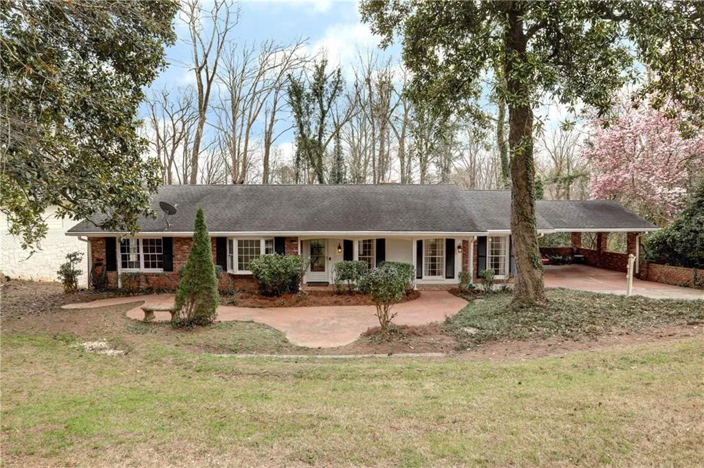 475 Forest Hills Drive, Atlanta, Georgia 30342, 3 Bedrooms Bedrooms, ,2 BathroomsBathrooms,Residential,Sold,475 Forest Hills Drive,6515041