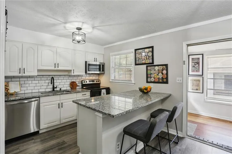 6700 Roswell Road Unit 32c, Sandy Springs, Georgia 30328, 2 Bedrooms Bedrooms, ,2 BathroomsBathrooms,Residential,For Sale,6700 Roswell Road Unit 32c,7718271