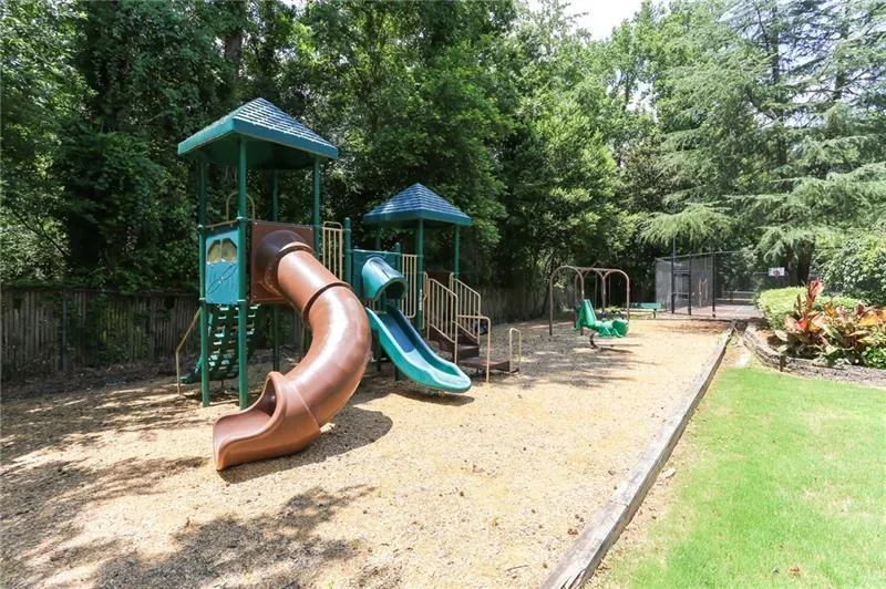 6700 Roswell Road Unit 32c, Sandy Springs, Georgia 30328, 2 Bedrooms Bedrooms, ,2 BathroomsBathrooms,Residential,For Sale,6700 Roswell Road Unit 32c,7718271