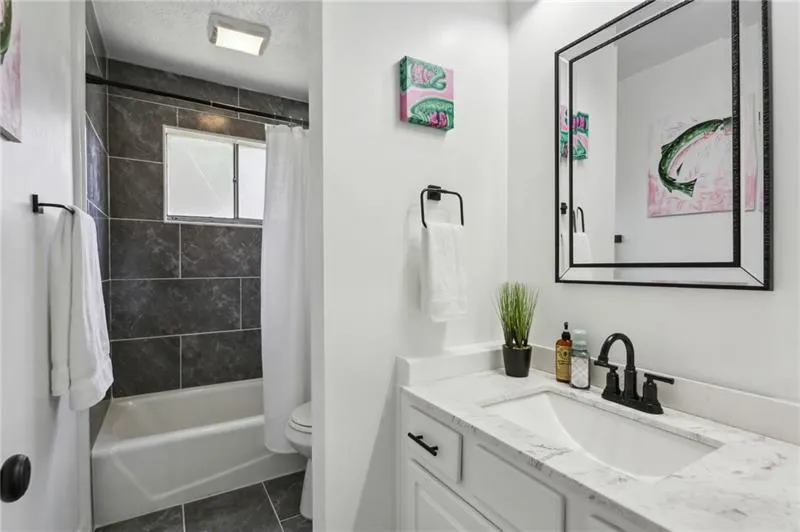 6700 Roswell Road Unit 32c, Sandy Springs, Georgia 30328, 2 Bedrooms Bedrooms, ,2 BathroomsBathrooms,Residential,For Sale,6700 Roswell Road Unit 32c,7718271