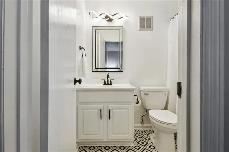 6700 Roswell Road Unit 32c, Sandy Springs, Georgia 30328, 2 Bedrooms Bedrooms, ,2 BathroomsBathrooms,Residential,For Sale,6700 Roswell Road Unit 32c,7718271