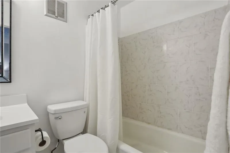 6700 Roswell Road Unit 32c, Sandy Springs, Georgia 30328, 2 Bedrooms Bedrooms, ,2 BathroomsBathrooms,Residential,For Sale,6700 Roswell Road Unit 32c,7718271