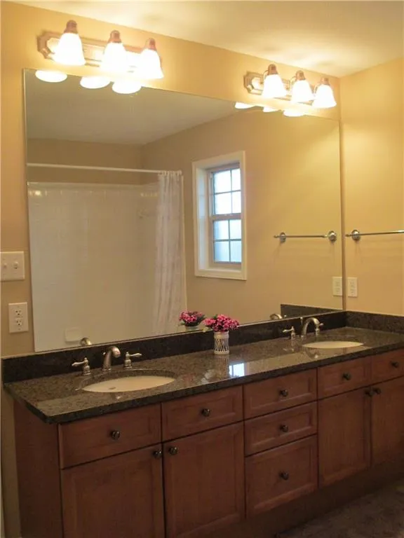 750 Dalrymple Road Unit F4, Atlanta, Georgia 30328, 4 Bedrooms Bedrooms, ,2 BathroomsBathrooms,Residential,Sold,750 Dalrymple Road Unit F4,5607989