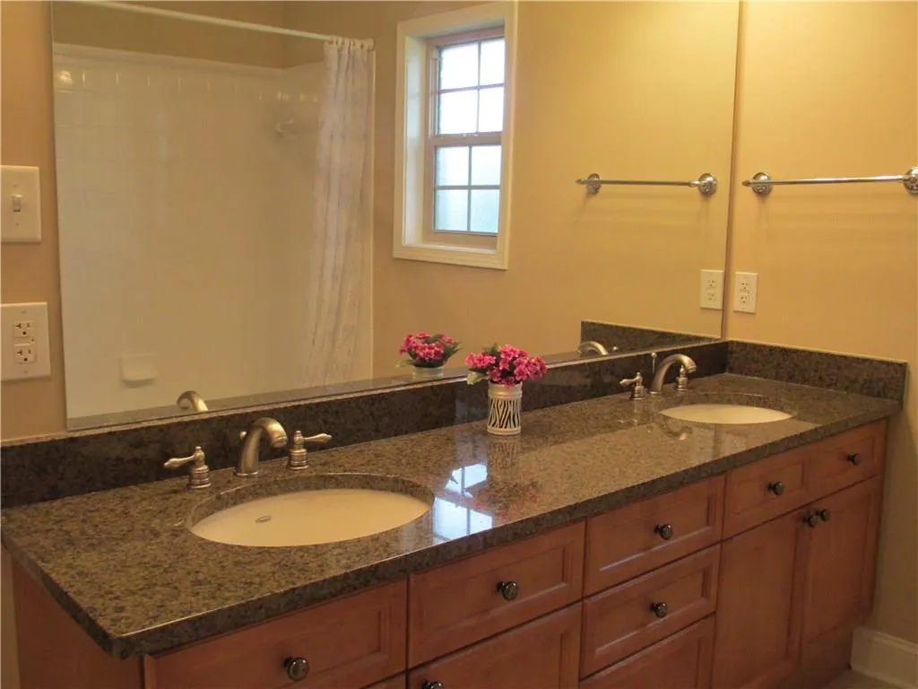 750 Dalrymple Road Unit F4, Atlanta, Georgia 30328, 4 Bedrooms Bedrooms, ,2 BathroomsBathrooms,Residential,Sold,750 Dalrymple Road Unit F4,5607989