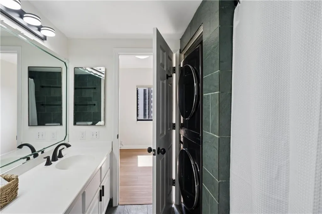3481 Lakeside Drive Ne Unit 2503, Atlanta, Georgia 30326, 2 Bedrooms Bedrooms, 0 ,2 BathroomsBathrooms,Residential,For Sale,3481 Lakeside Drive Ne Unit 2503,7852821