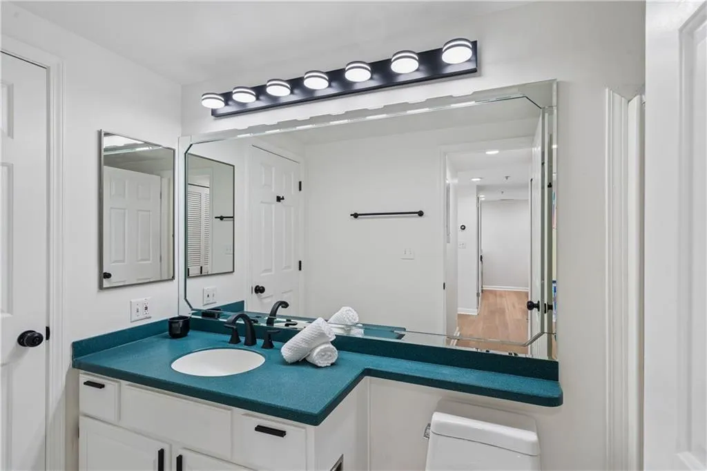 3481 Lakeside Drive Ne Unit 2503, Atlanta, Georgia 30326, 2 Bedrooms Bedrooms, 0 ,2 BathroomsBathrooms,Residential,For Sale,3481 Lakeside Drive Ne Unit 2503,7852821