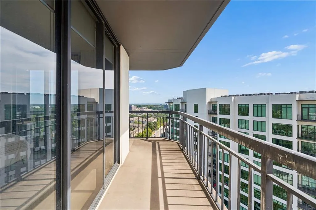 3481 Lakeside Drive Ne Unit 2503, Atlanta, Georgia 30326, 2 Bedrooms Bedrooms, 0 ,2 BathroomsBathrooms,Residential,For Sale,3481 Lakeside Drive Ne Unit 2503,7852821