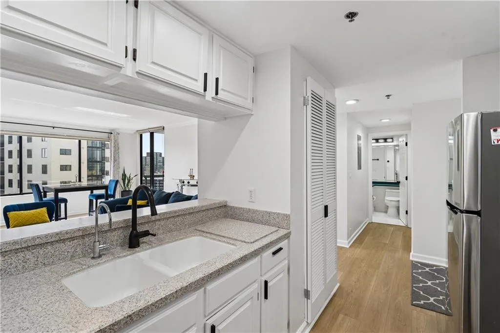 3481 Lakeside Drive Ne Unit 2503, Atlanta, Georgia 30326, 2 Bedrooms Bedrooms, 0 ,2 BathroomsBathrooms,Residential,For Sale,3481 Lakeside Drive Ne Unit 2503,7852821
