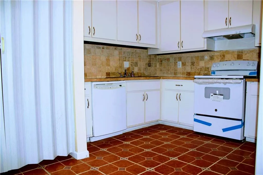 360 Winding River Drive Unit K, Atlanta, Georgia 30350, 3 Bedrooms Bedrooms, ,2 BathroomsBathrooms,Residential,Sold,360 Winding River Drive Unit K,6523585