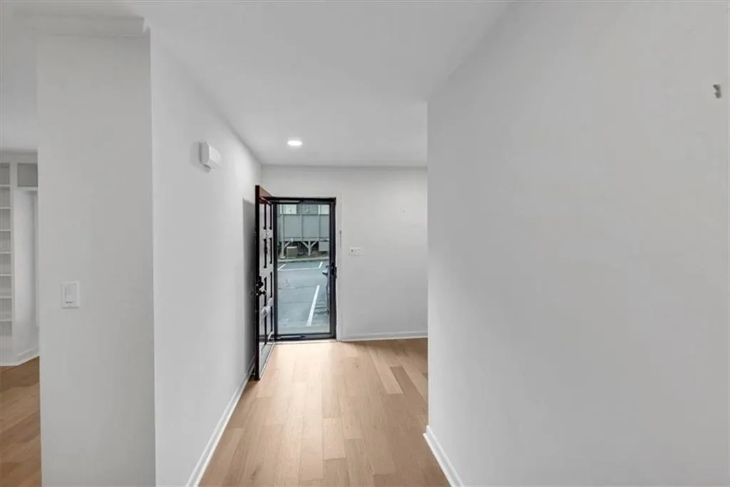 39 Ivy Gates Ne Unit 9, Atlanta, Georgia 30342, 2 Bedrooms Bedrooms, ,2 BathroomsBathrooms,Residential,For Sale,39 Ivy Gates Ne Unit 9,7629336