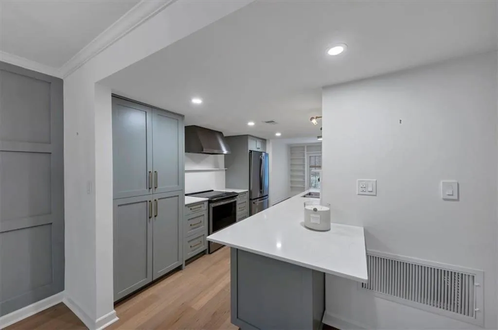 39 Ivy Gates Ne Unit 9, Atlanta, Georgia 30342, 2 Bedrooms Bedrooms, ,2 BathroomsBathrooms,Residential,For Sale,39 Ivy Gates Ne Unit 9,7629336