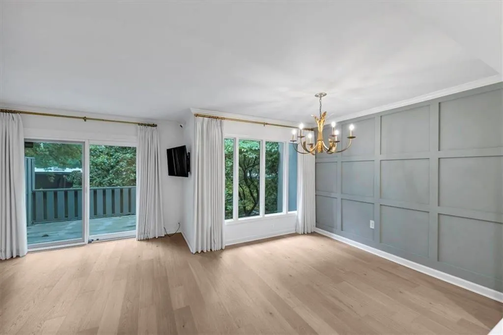39 Ivy Gates Ne Unit 9, Atlanta, Georgia 30342, 2 Bedrooms Bedrooms, ,2 BathroomsBathrooms,Residential,For Sale,39 Ivy Gates Ne Unit 9,7629336