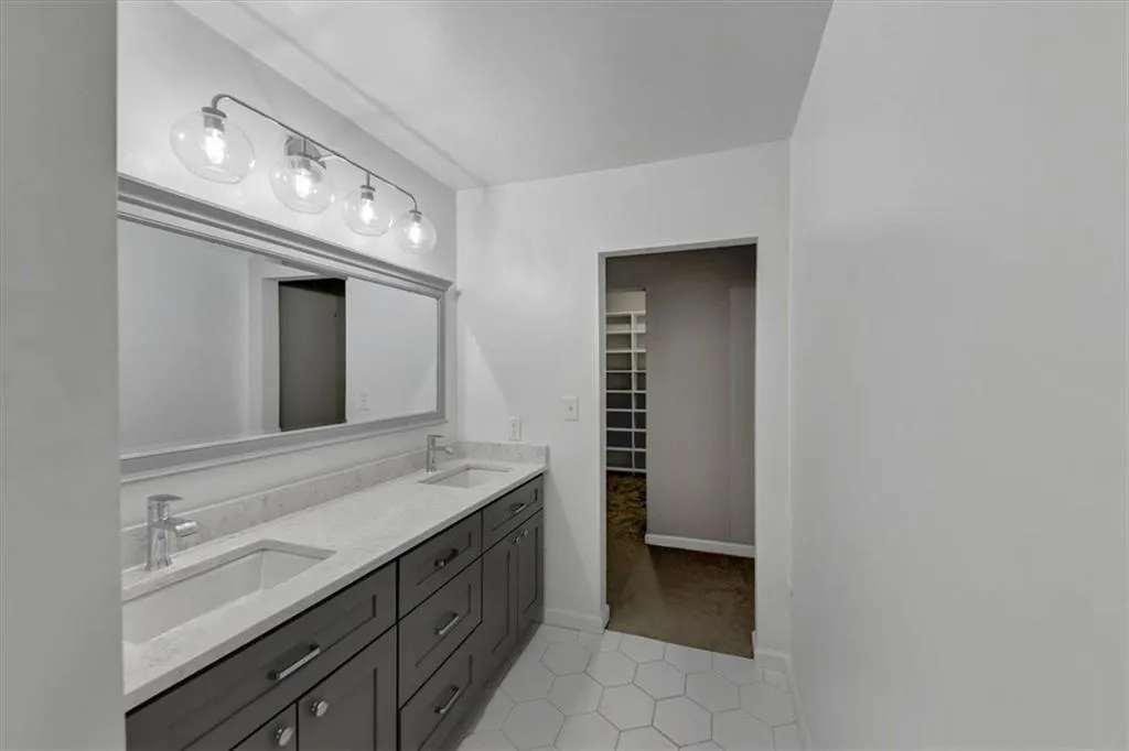 39 Ivy Gates Ne Unit 9, Atlanta, Georgia 30342, 2 Bedrooms Bedrooms, ,2 BathroomsBathrooms,Residential,For Sale,39 Ivy Gates Ne Unit 9,7629336